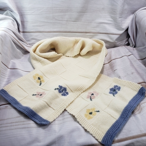Vintage Anne Klein II By Aris Sweater Knit Scarf Floral Acrylic Wool Cream Blue - Picture 1 of 8